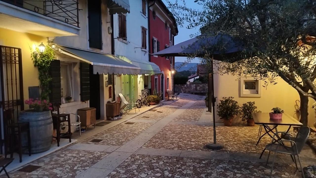 Residenza Lucrezia Lägenhet Cavaion Veronese Exteriör bild
